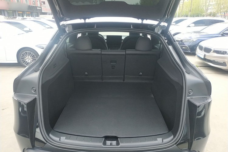 Tesla Model Y 2026 #19 Tesla Model Y 2026 car image #19