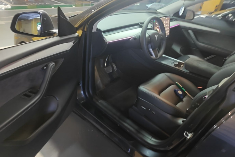Tesla Model Y 2024 #16 Tesla Model Y 2024 car image #16