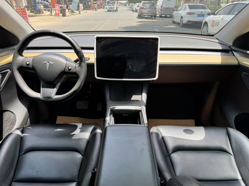 Tesla Model Y 2023 #4 Tesla Model Y 2023 car image #4