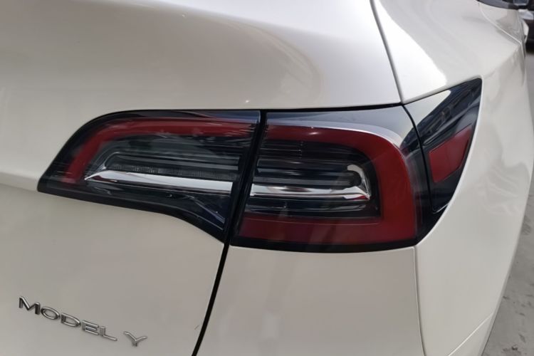 Tesla Model Y 2023 #8 Tesla Model Y 2023 car image #8