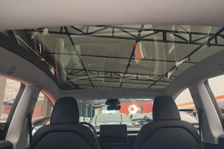 Tesla Model Y 2025 #18 Tesla Model Y 2025 car image #18