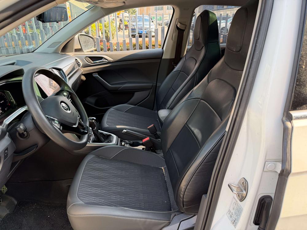 Volkswagen T-Cross 2022 car image #11