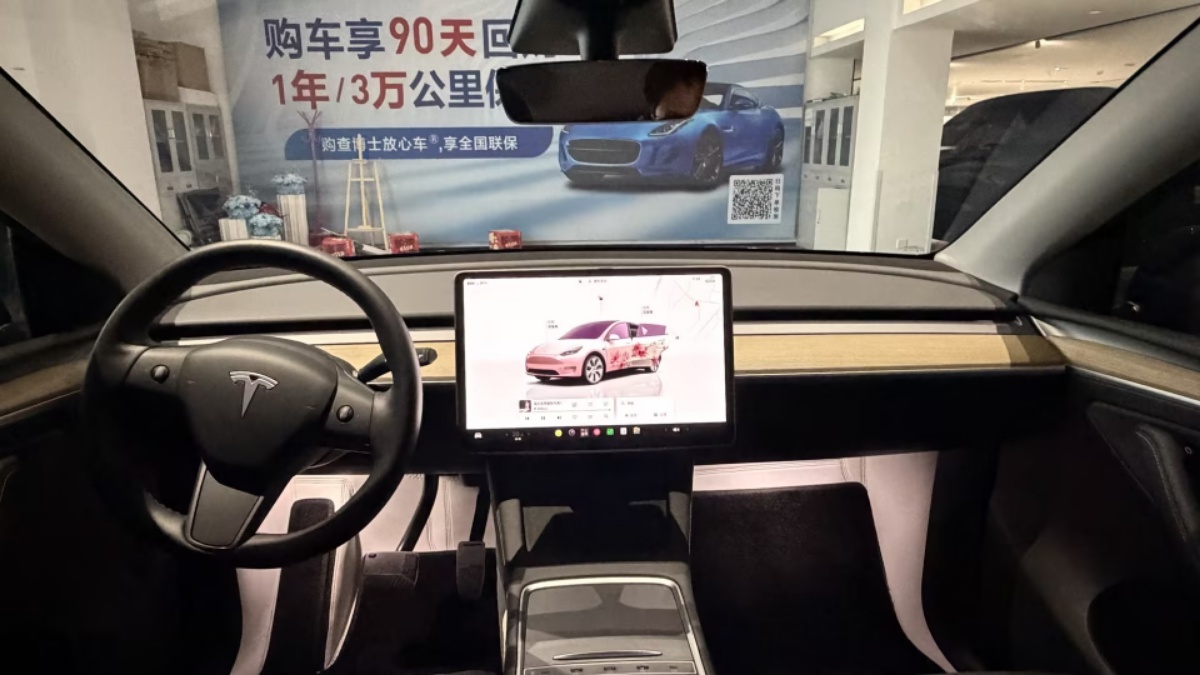 Tesla Model Y 2023 #6 Tesla Model Y 2023 car image #6