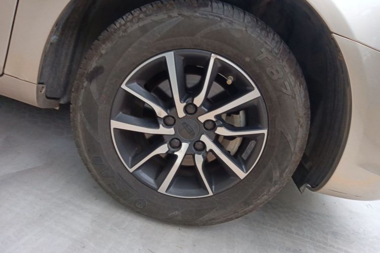 GEELY Emgrand 2019 car image #9