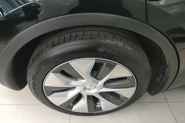 Tesla Model Y 2022 car image #10