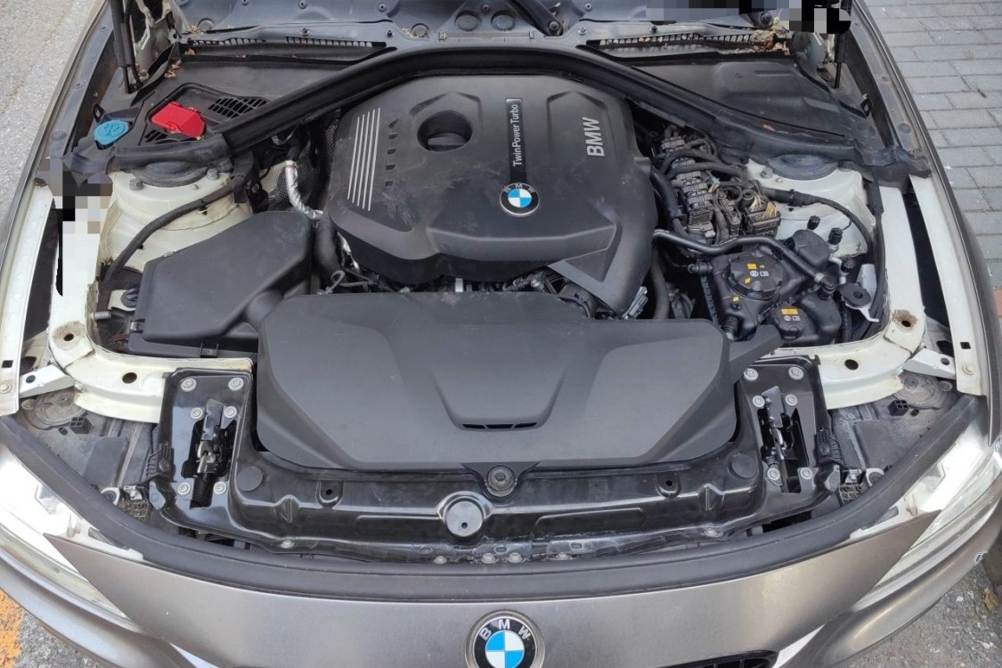 BMW 3 Series 2018 car image #10