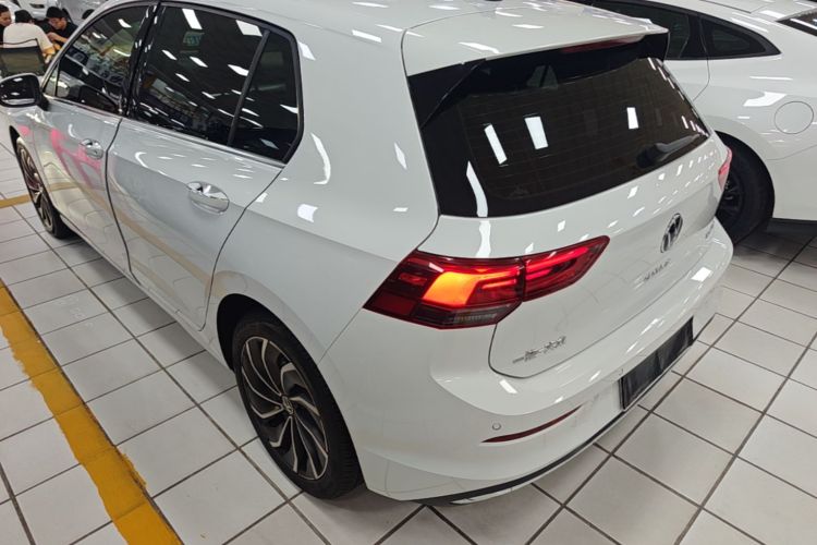 Volkswagen Golf 2021 car image #5