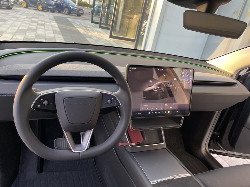 Tesla Model Y 2025 #12 Tesla Model Y 2025 car image #12