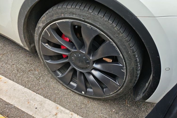 Tesla Model Y 2023 immagine di auto #9