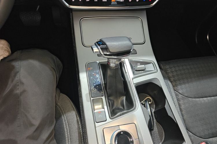 Jetour X70 PLUS 2022 car image #14