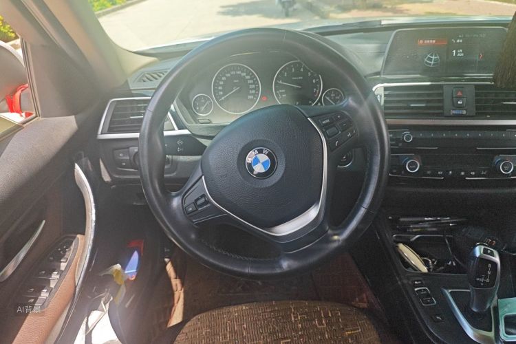 BMW 3 Series 2018 car image #12