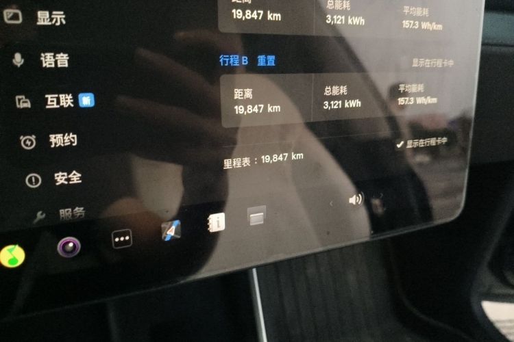 Tesla Model Y 2025 #10 Tesla Model Y 2025 car image #10