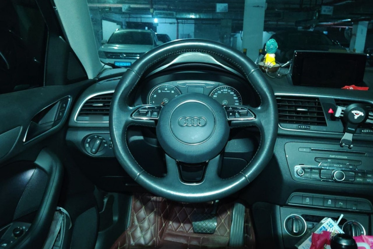 Audi Q3 2018 immagine di auto #15