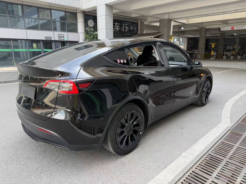 Tesla Model Y 2023 #5 Tesla Model Y 2023 car image #5