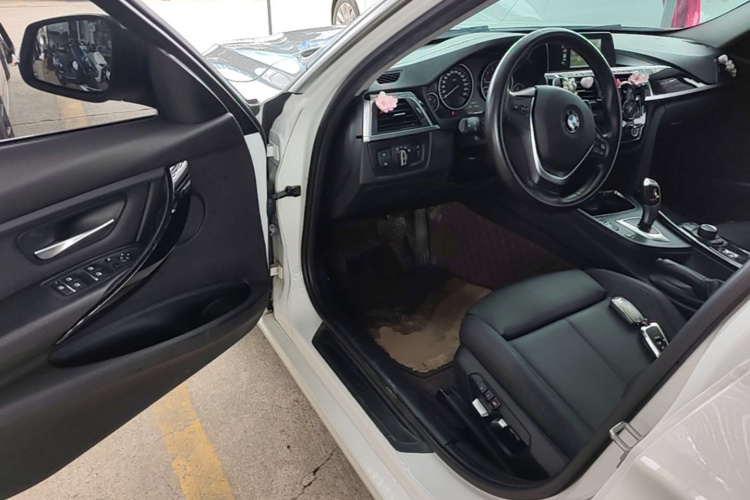 BMW 3 Series 2018 #16 BMW 3 Series 2018 car image #16