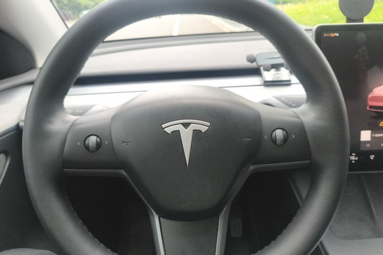 Tesla Model Y 2023 #16 Tesla Model Y 2023 car image #16
