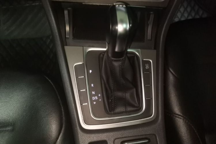 Volkswagen Golf 2015 car image #14