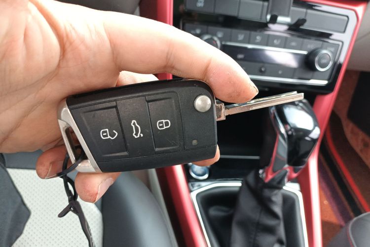 Volkswagen T-Cross 2020 car image #9