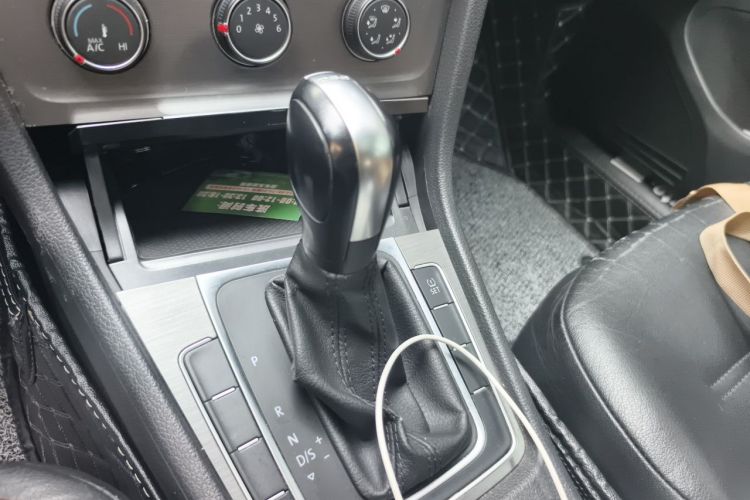 Volkswagen Golf 2015 car image #14