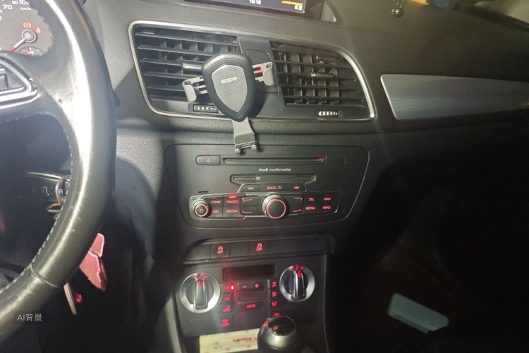 Audi Q3 2015 car image #15