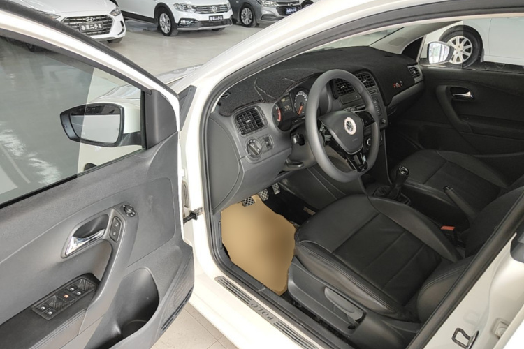 Volkswagen Polo 2015 #16 Volkswagen Polo 2015 car image #16