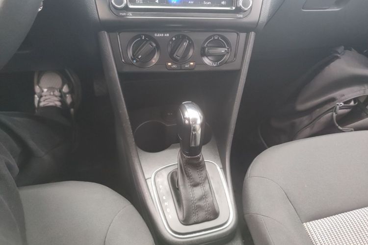 Volkswagen Polo 2016 car image #14