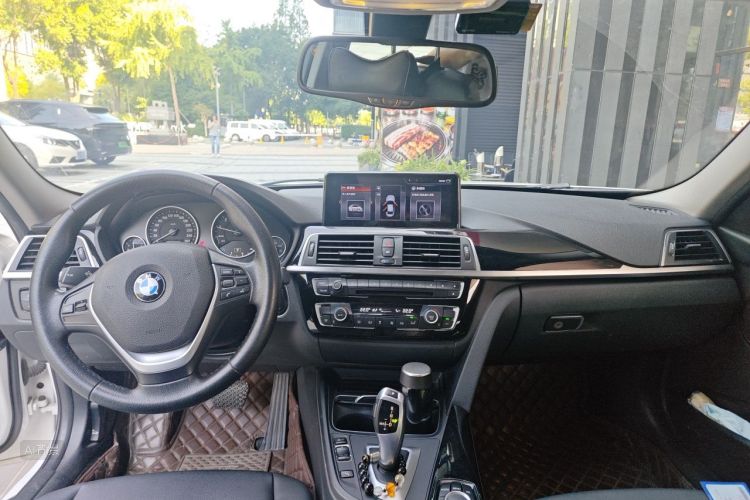 BMW 3 Series 2017 car image #11
