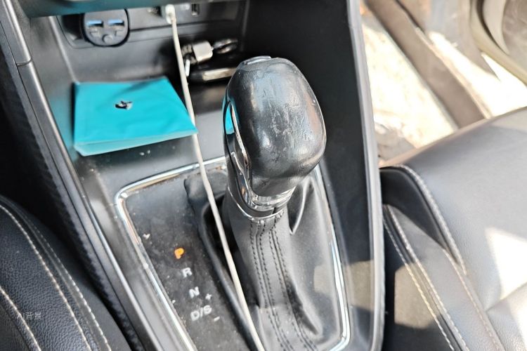 MG ZS 2018 car image #16