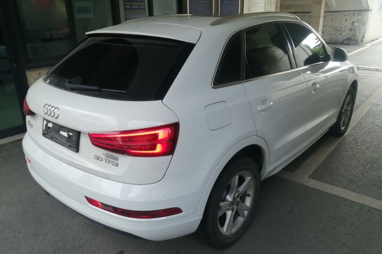 Audi Q3 2017 car image #7
