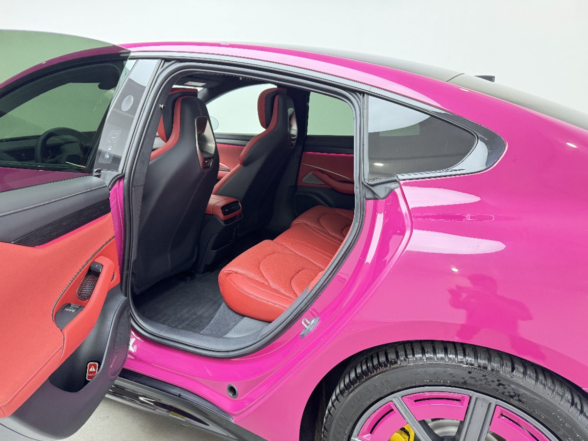 MI SU7 2025 immagine di auto #3