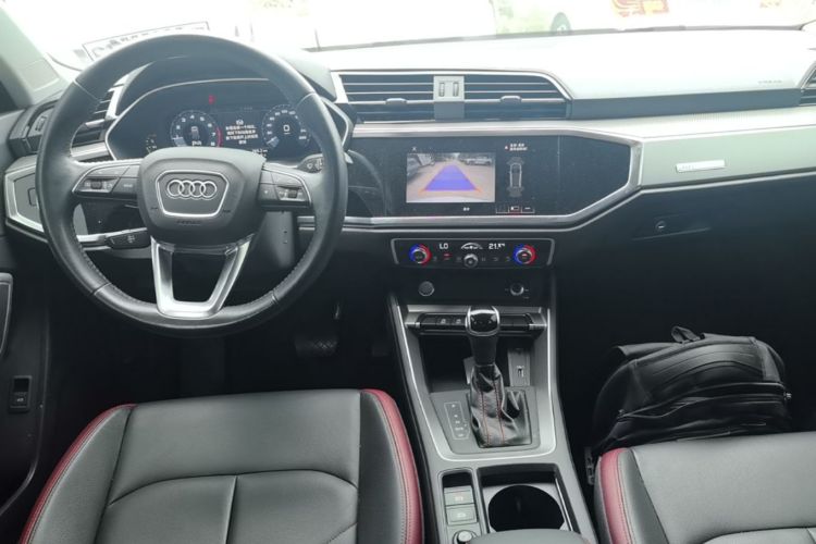 Audi Q3 2020 car image #11