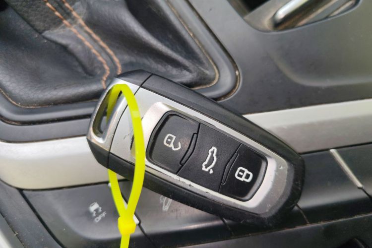 GEELY Vision X6 2019 immagine di auto #9