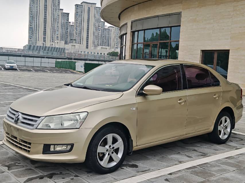 Volkswagen Santana 2013 immagine di auto 