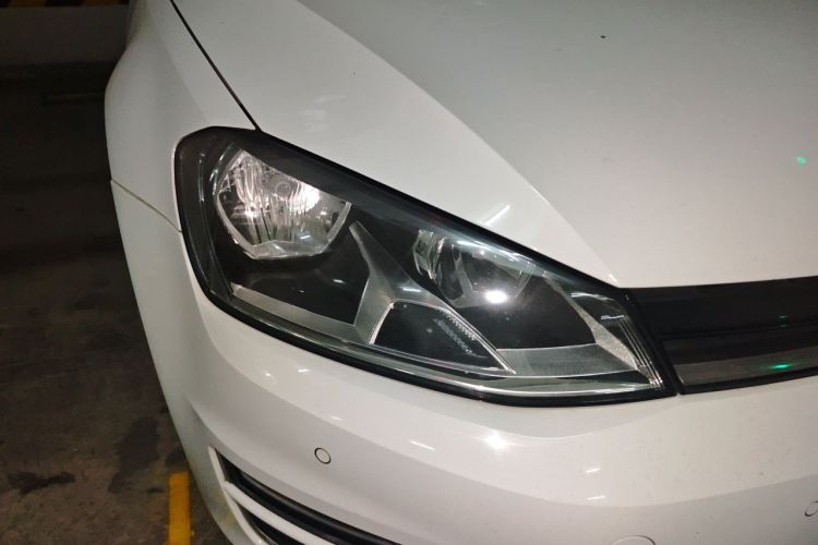 Volkswagen Golf 2017 car image #8