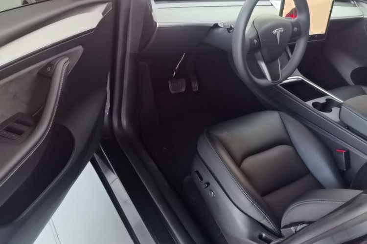 Tesla Model Y 2024 #15 Tesla Model Y 2024 car image #15