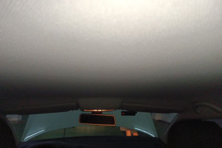 Volkswagen Polo 2015 car image #16