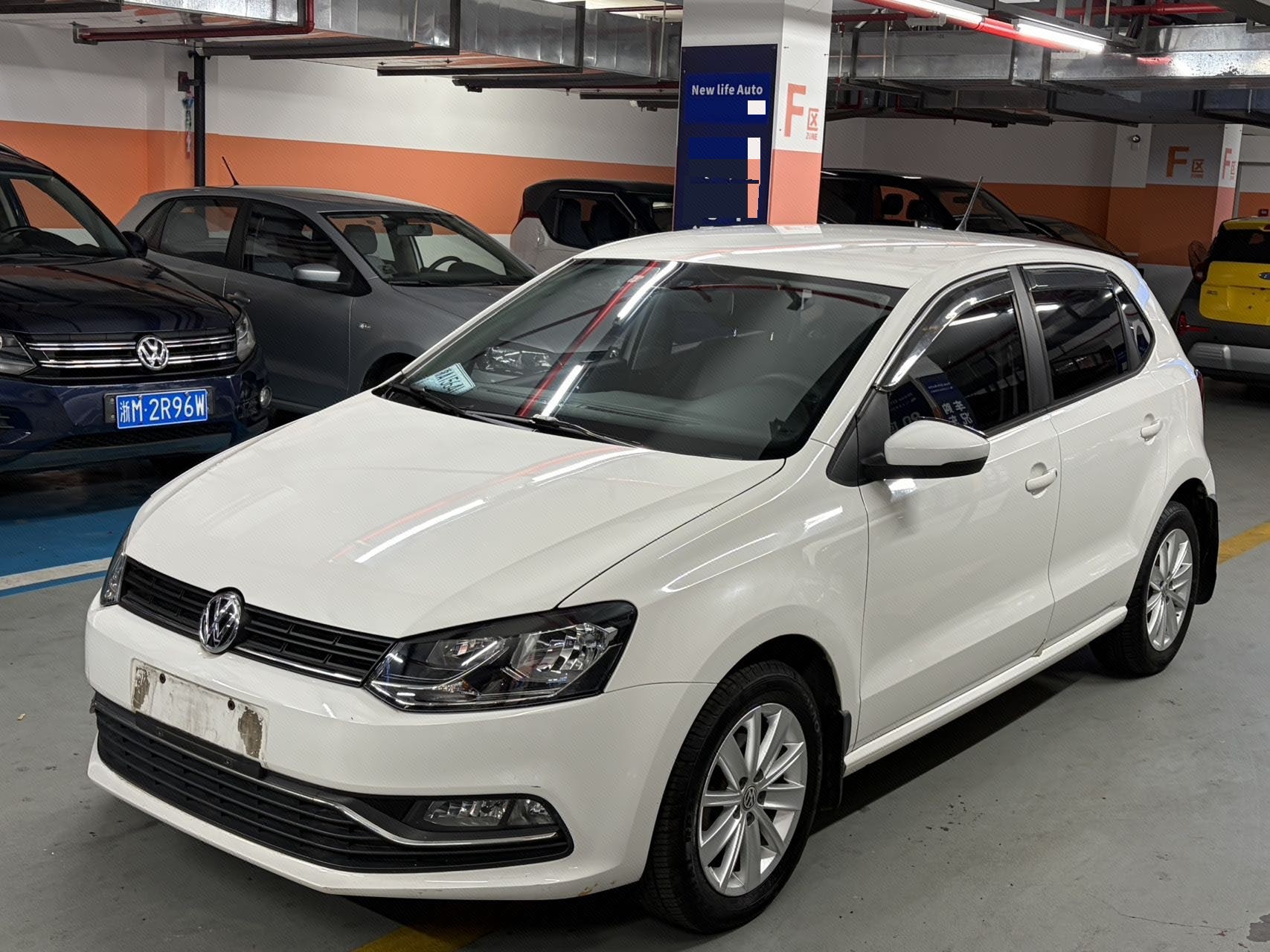 Volkswagen Polo 2015 Volkswagen Polo 2015 car image