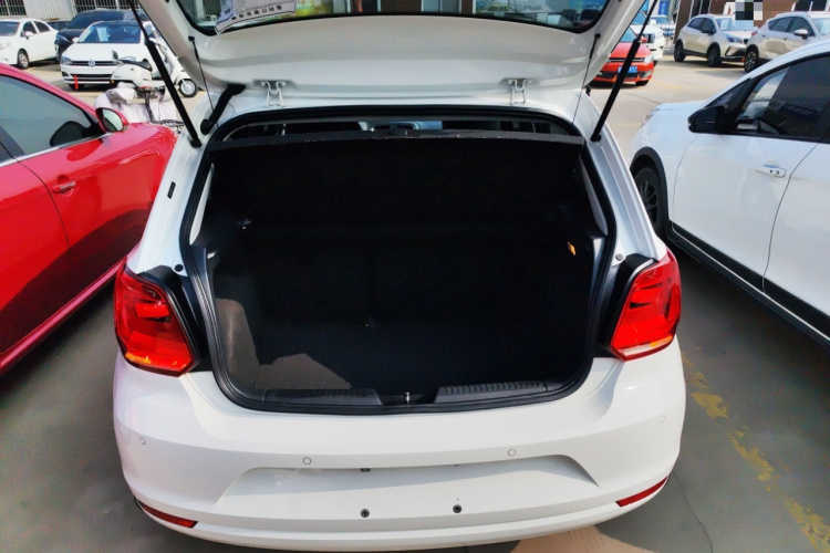 Volkswagen Polo 2018 صورة سيارة #21