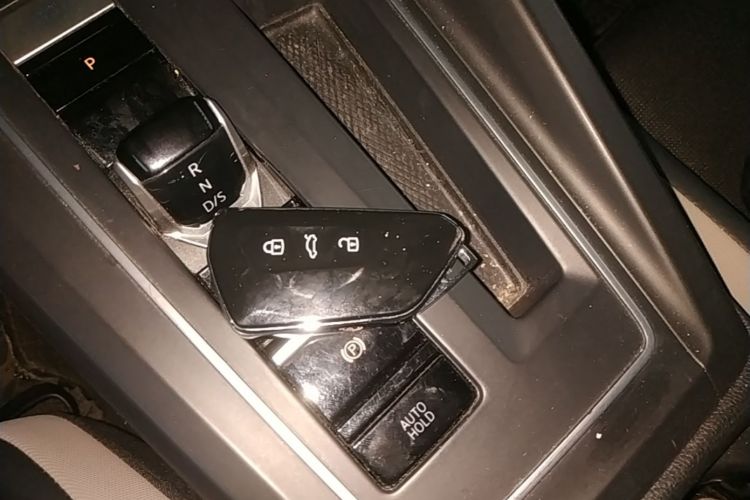 Volkswagen Golf 2021 car image #9