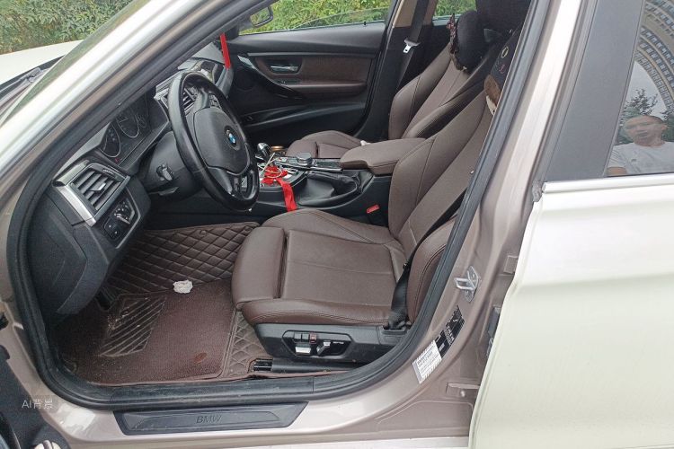 BMW 3 Series 2019 car image #17