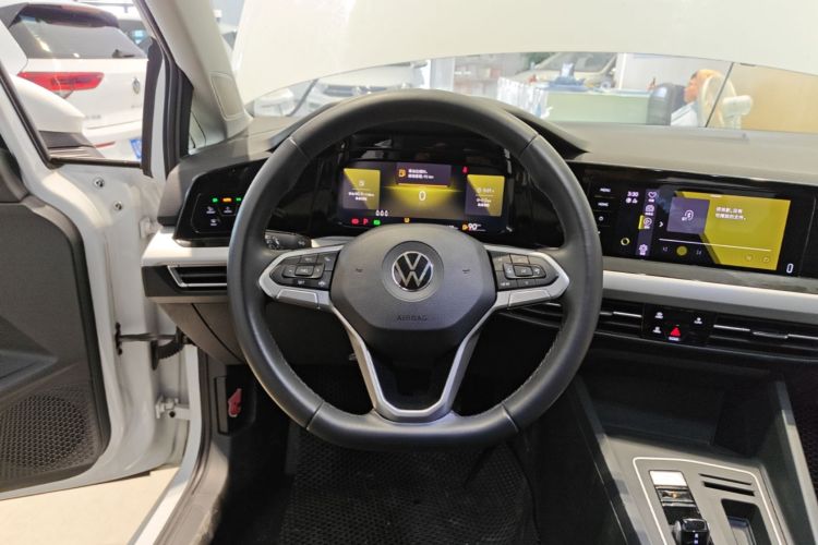Volkswagen Golf 2024 car image #11