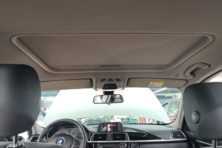 BMW 3 Series 2017 car image #18