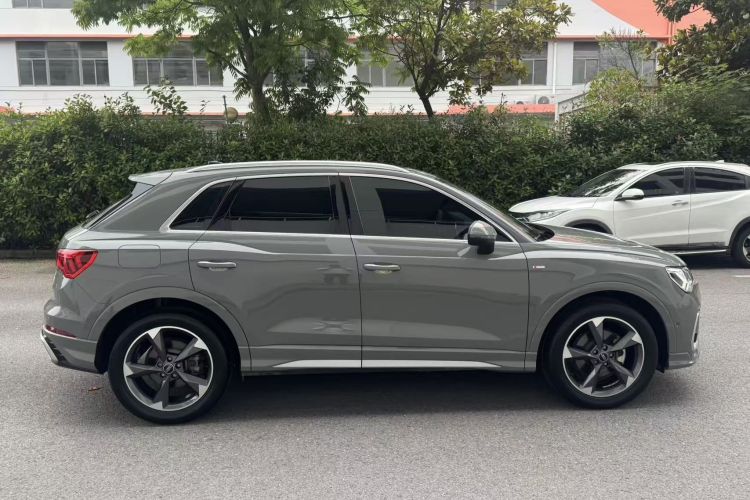 Audi Q3 2024 car image #5