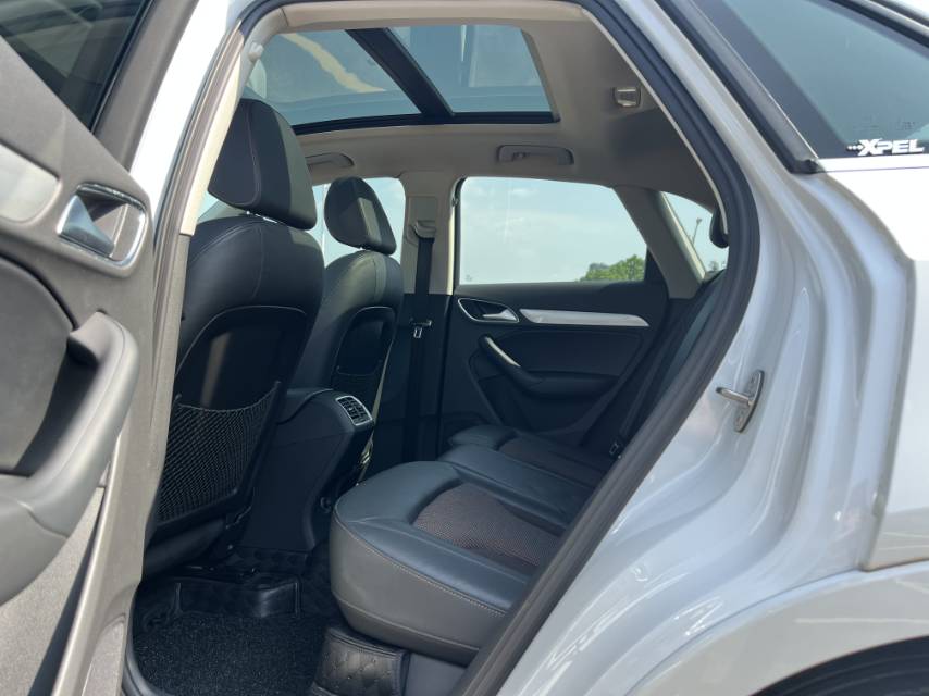 Audi Q3 2019 car image #7