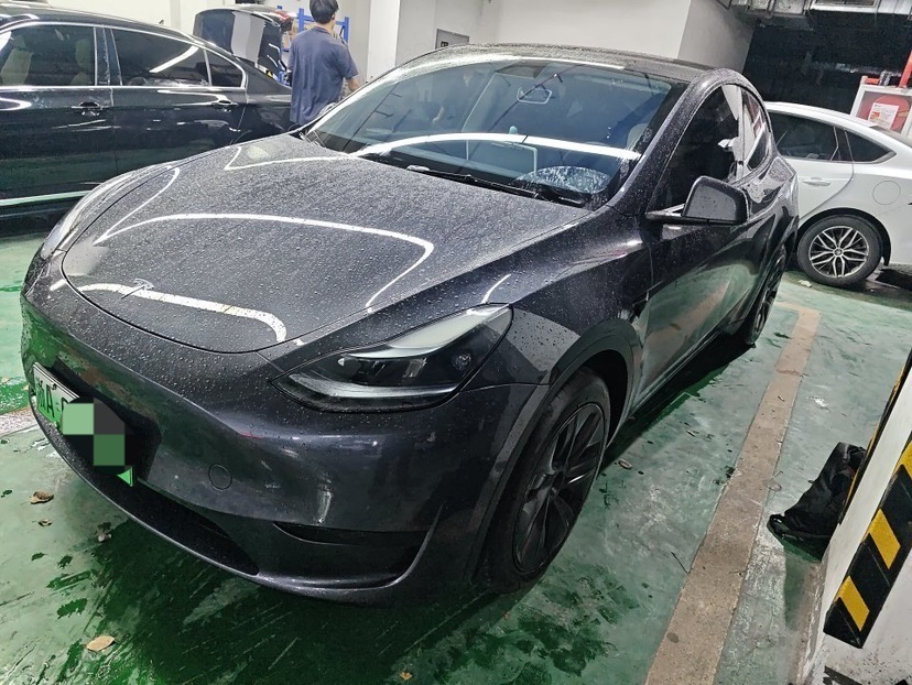 Tesla Model Y 2025 car image 