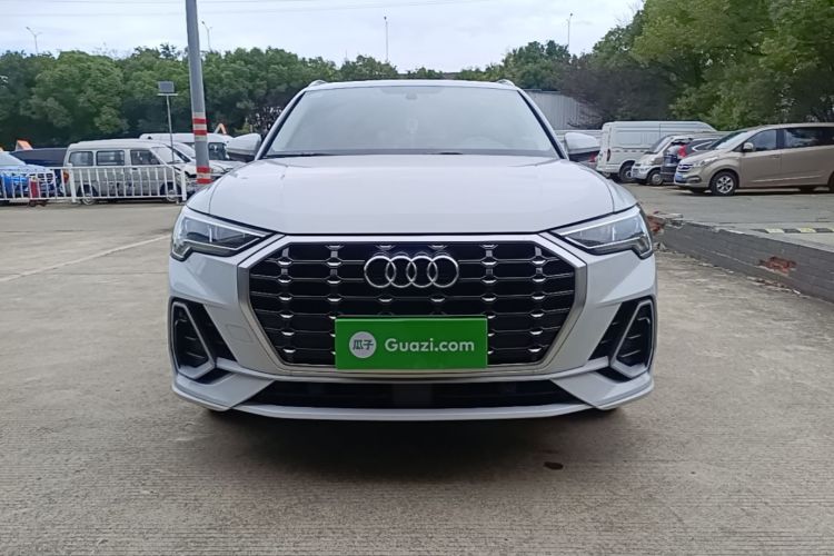 Audi Q3 2021 car image #3