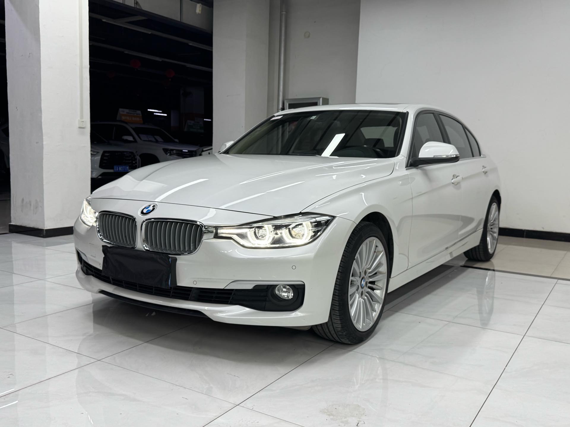 BMW 3 Series 2018 BMW 3 Series 2018 car image