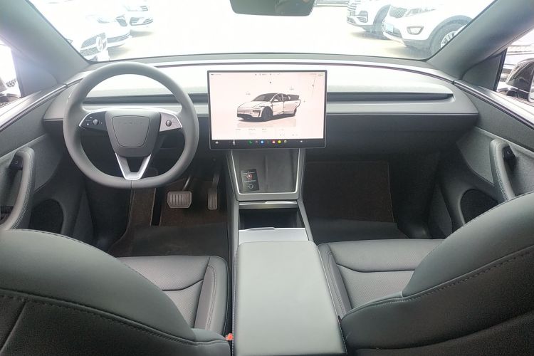 Tesla Model Y 2026 #10 Tesla Model Y 2026 car image #10