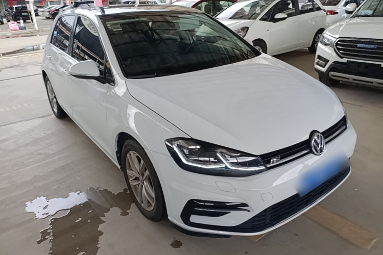Volkswagen Golf 2018 car image #4