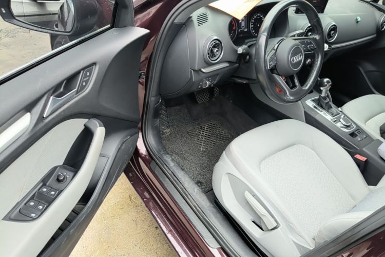 Audi A3 2019 immagine di auto #16
